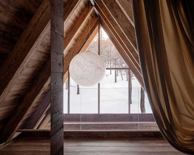 Tra le vette e la luce. Uno chalet che interpreta la montagna