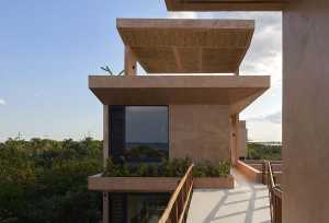 San Bruno Beach House between compositional contrasts and environmental strategies