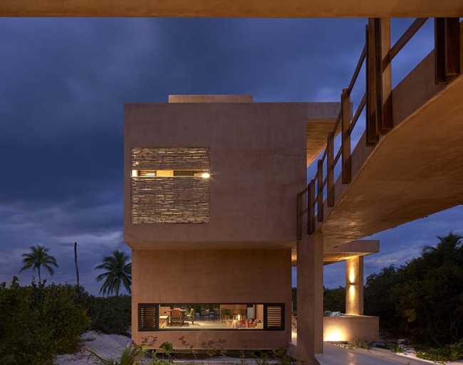San Bruno Beach House between compositional contrasts and environmental strategies