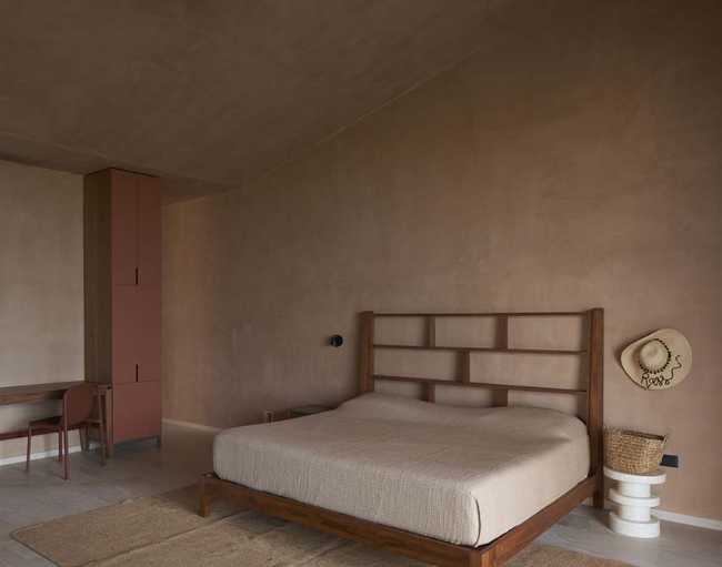 San Bruno Beach House between compositional contrasts and environmental strategies