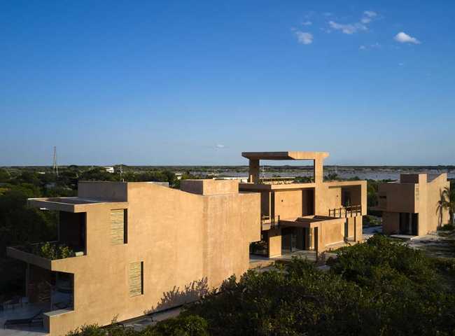 San Bruno Beach House between compositional contrasts and environmental strategies