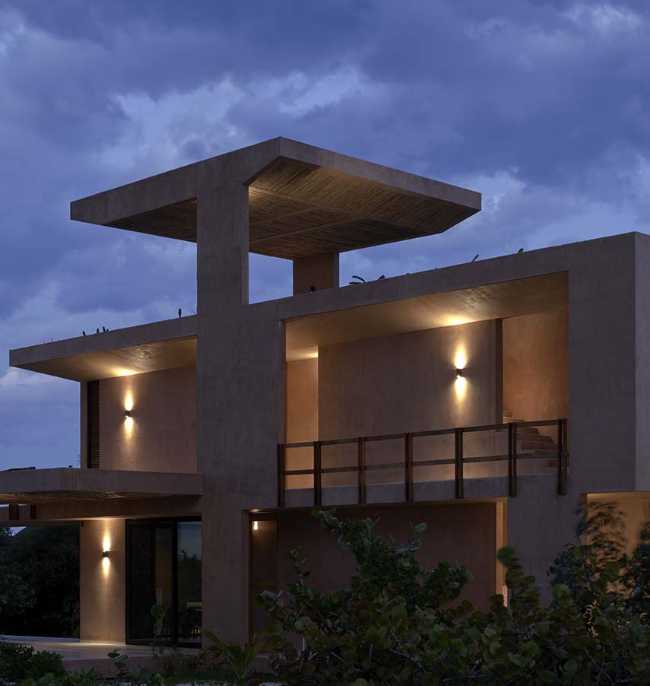 San Bruno Beach House between compositional contrasts and environmental strategies