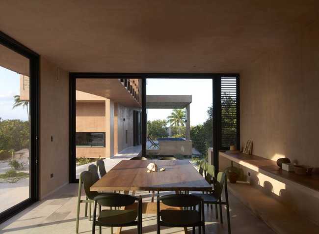 San Bruno Beach House between compositional contrasts and environmental strategies