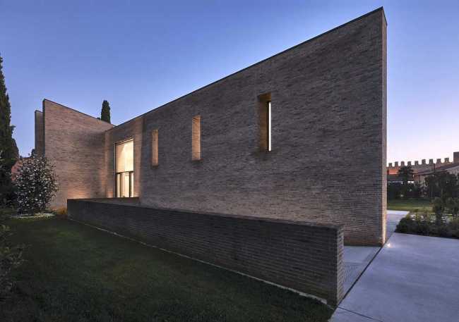 Involucri contemporanei con rivestimento in laterizio