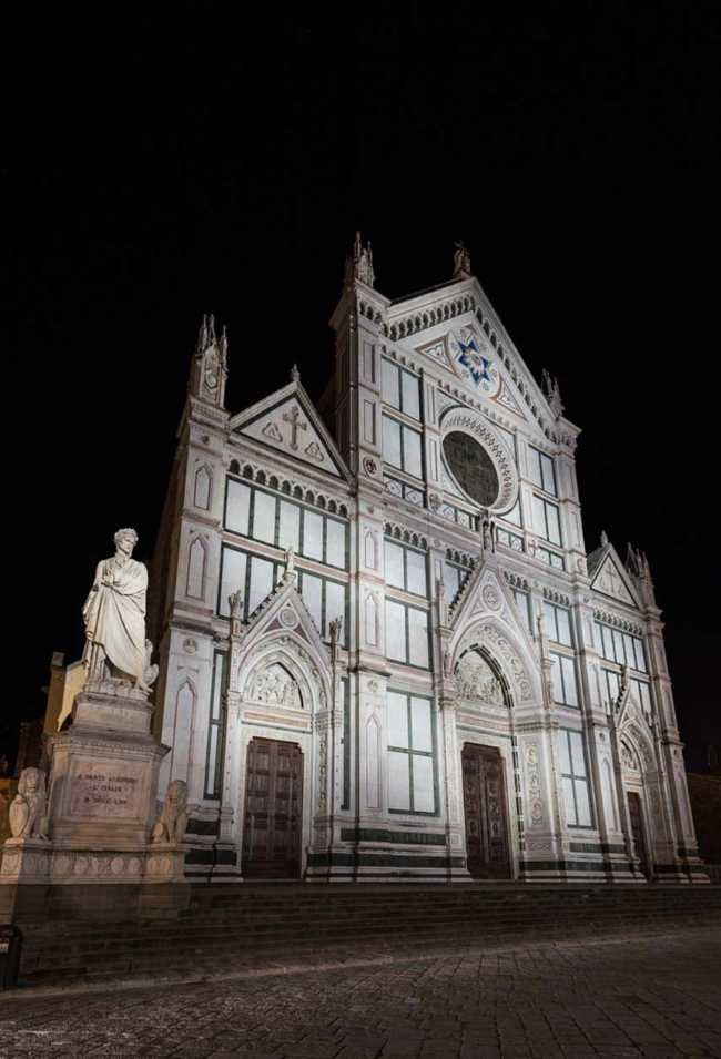 Lighting of the facade of the Basilica of Santa Croce in Florence