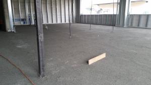Imagen del sitio de construcción durante la construcción de la regla con el sistema FerriFLOOR