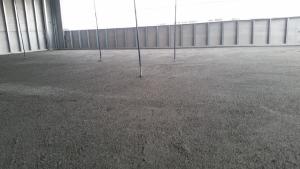 Imagen del sitio de construcción durante la construcción de la regla con el sistema FerriFLOOR