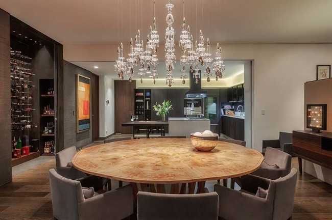 Paredes corredizas: el secreto de los 700 metros cuadrados del Departamento R&J