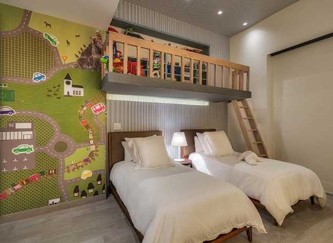 Paredes corredizas: el secreto de los 700 metros cuadrados del Departamento R&J