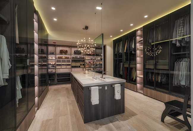 Paredes corredizas: el secreto de los 700 metros cuadrados del Departamento R&J