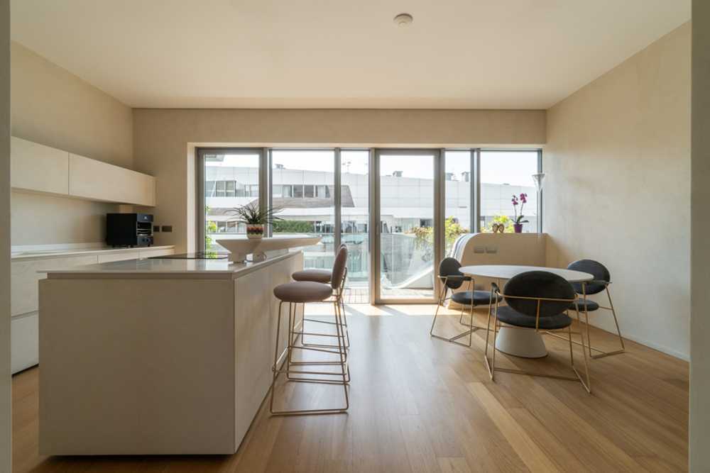 Formes fluides, lumière et matière. Un projet d'intérieur à CityLife