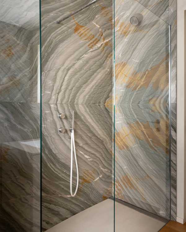 Formes fluides, lumière et matière. Un projet d'intérieur à CityLife