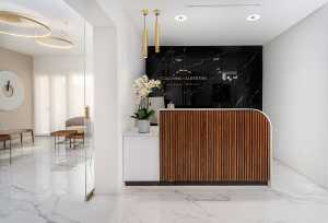 Luce e materia per uno studio dentistico accogliente