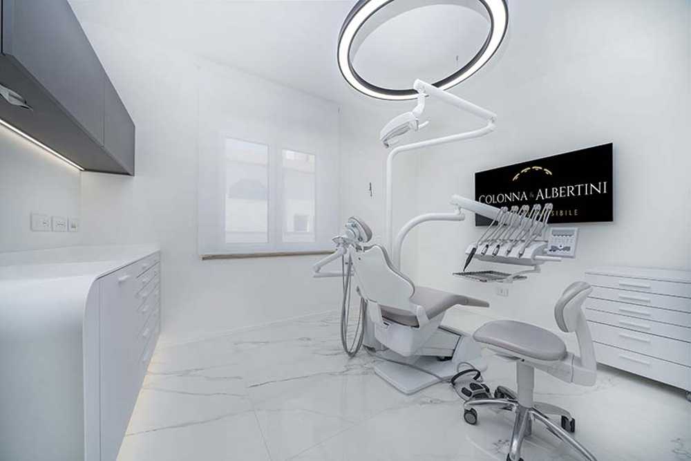 Luce e materia per uno studio dentistico accogliente