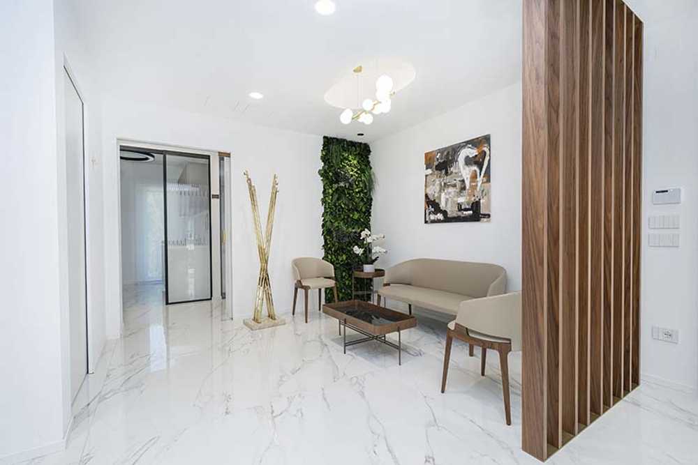 Luce e materia per uno studio dentistico accogliente