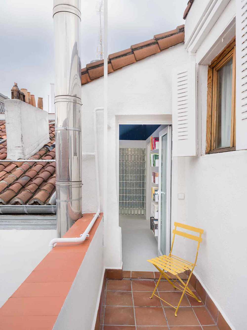 House Flix, the loft that floats on the rooftops of Madrid