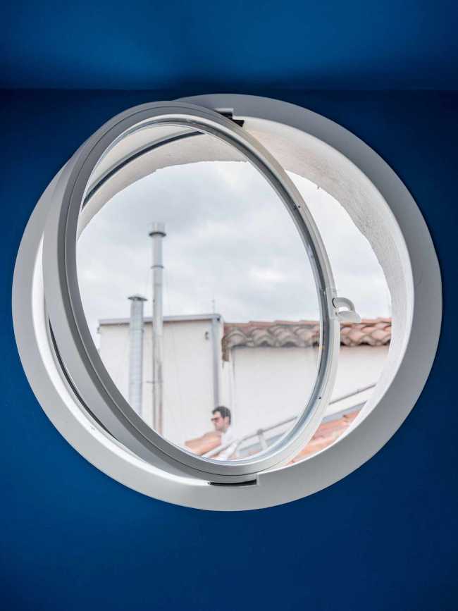 House Flix, the loft that floats on the rooftops of Madrid