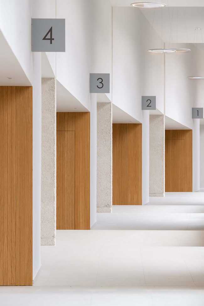 Terrasses sociales sur la rive de Cizur