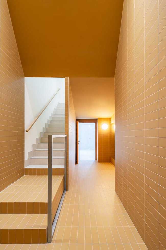 Terrasses sociales sur la rive de Cizur