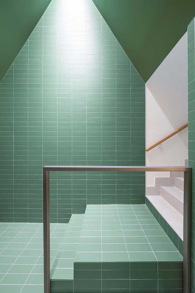 Terrasses sociales sur la rive de Cizur