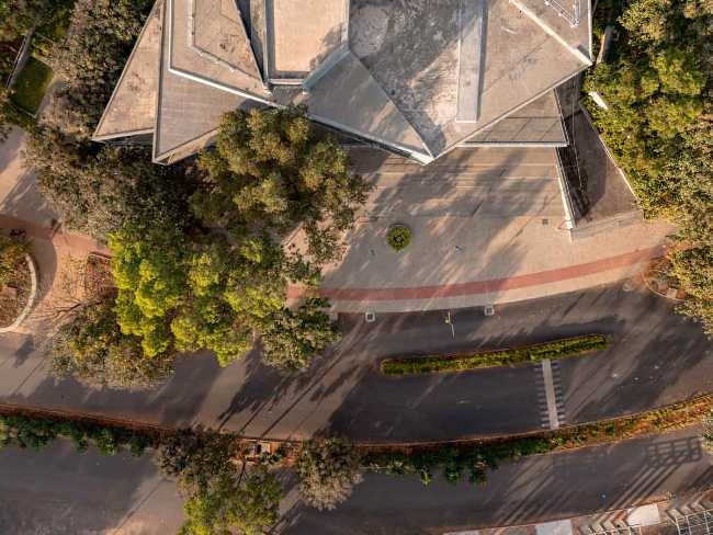 Can architecture be democratic? SMVIT university library