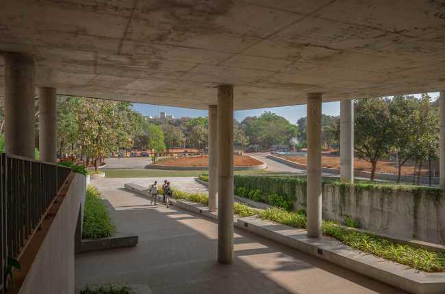 Can architecture be democratic? SMVIT university library