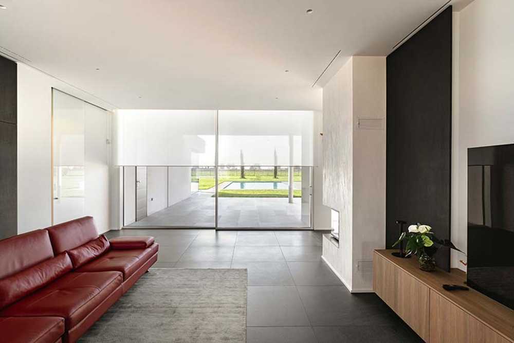 Luz y materia. El equilibrio perfecto de Villa Tenca.