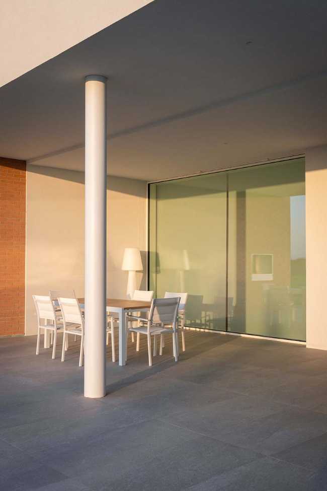 Luz y materia. El equilibrio perfecto de Villa Tenca.