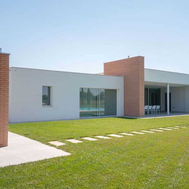 Luz y materia. El equilibrio perfecto de Villa Tenca.