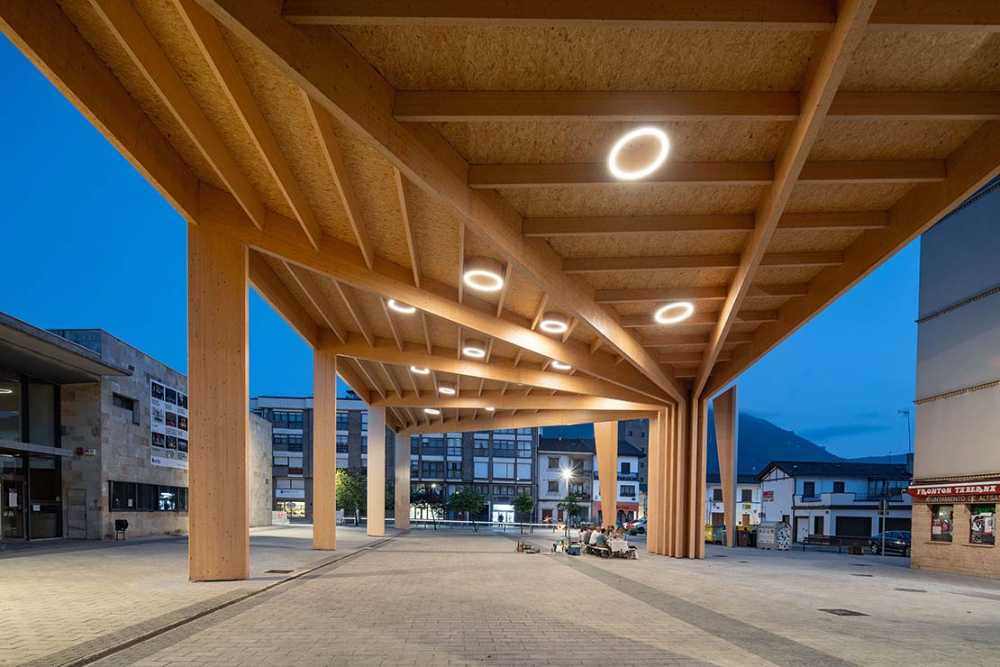 Espacio urbano cubierto en Alsasua: árboles urbanos para la agregación