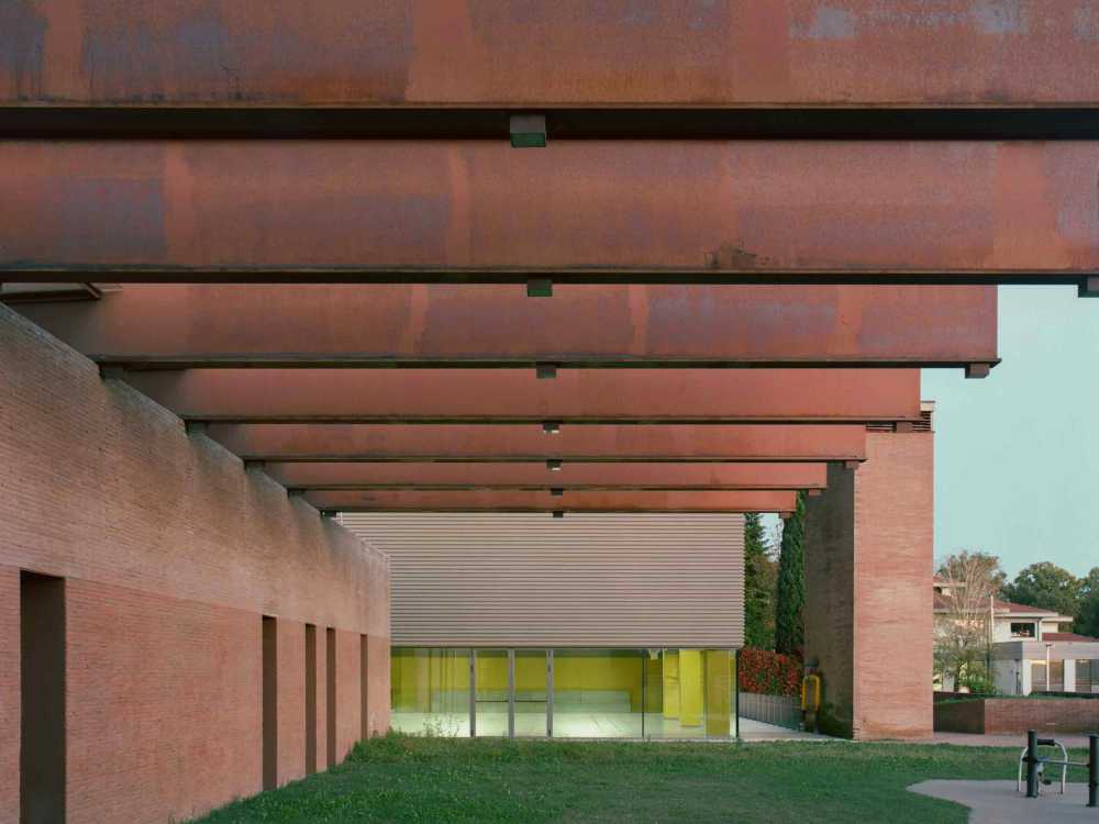 Gym of Merate. A new architectural landmark for the city.