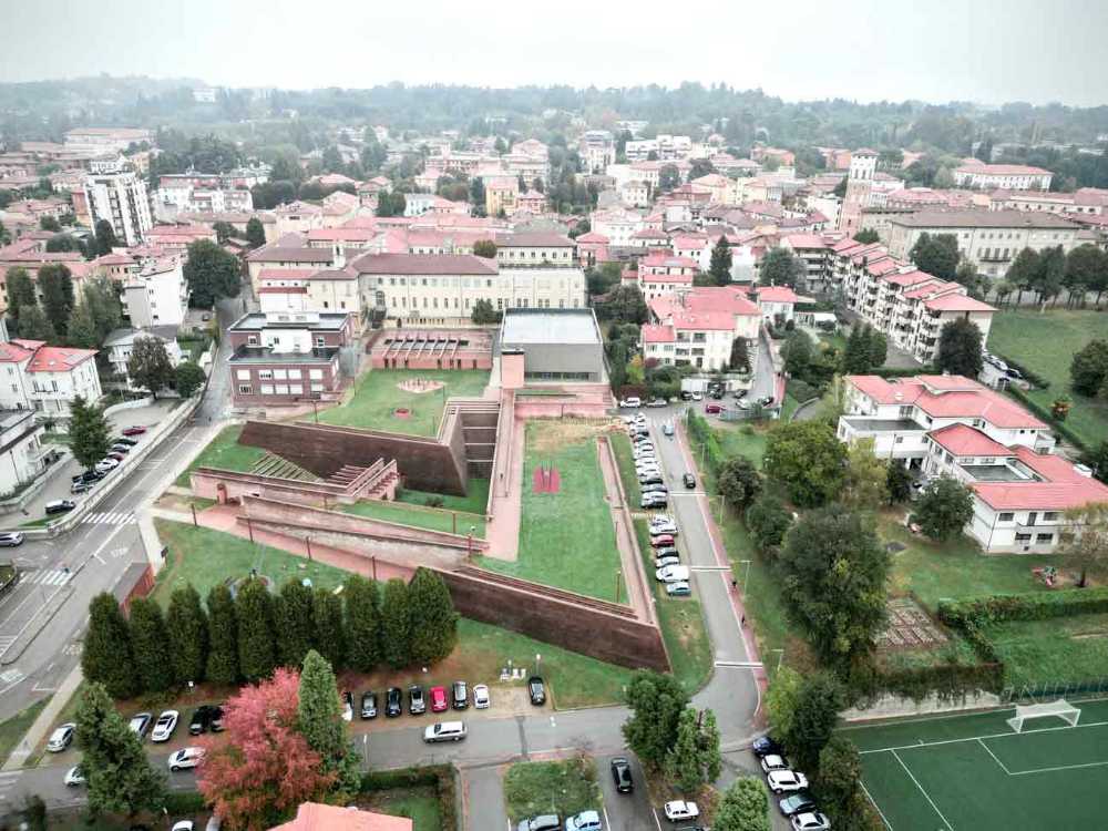Gym of Merate. A new architectural landmark for the city.