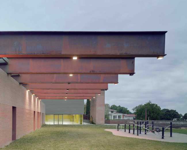 Gym of Merate. A new architectural landmark for the city.