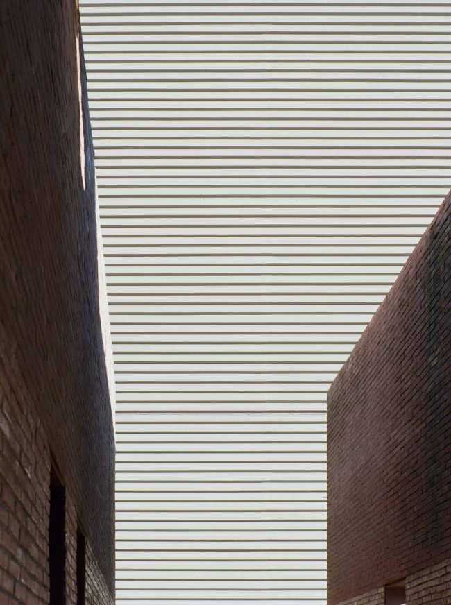 Gym of Merate. A new architectural landmark for the city.