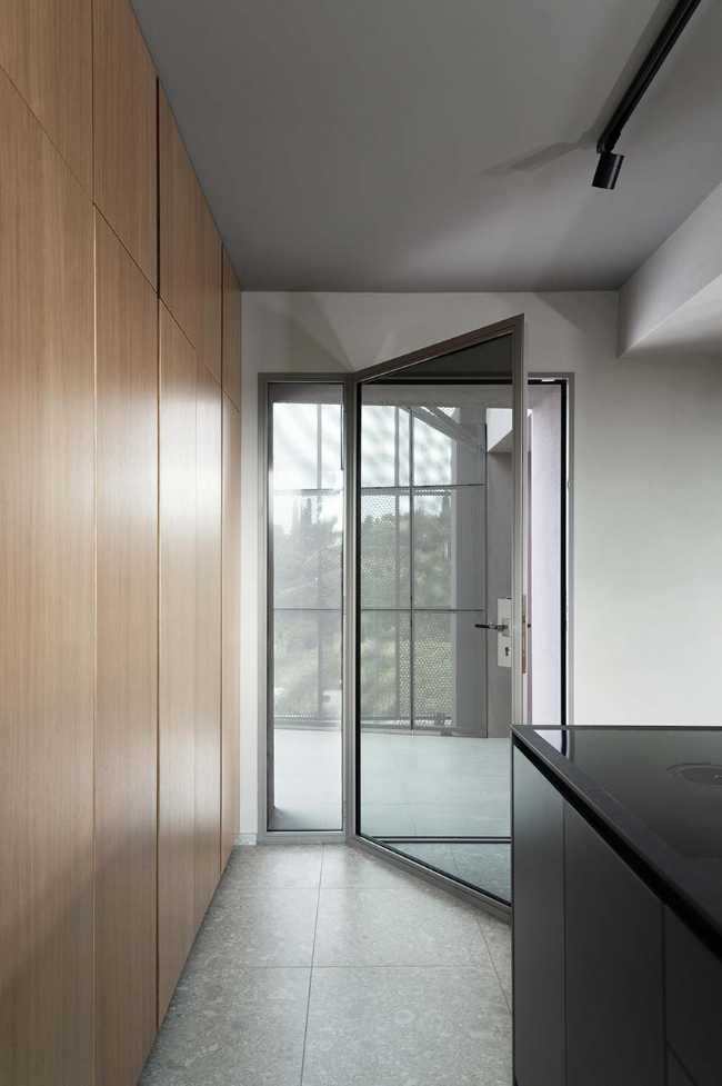 Casa Sotto la Nuvola tra le colline toscane: volumi, luce e paesaggio