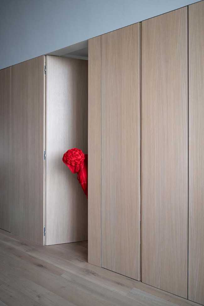 Casa Sotto la Nuvola tra le colline toscane: volumi, luce e paesaggio