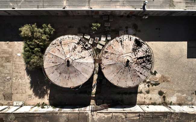 ombrelloni su una terrazza