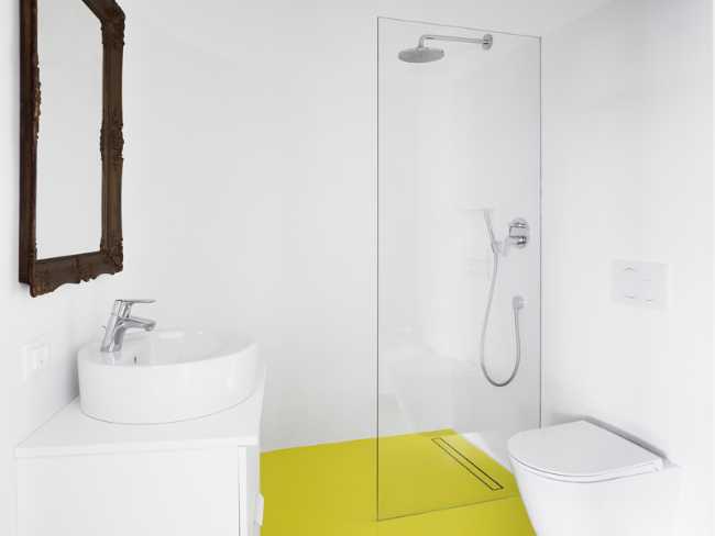 The bathroom in white tones