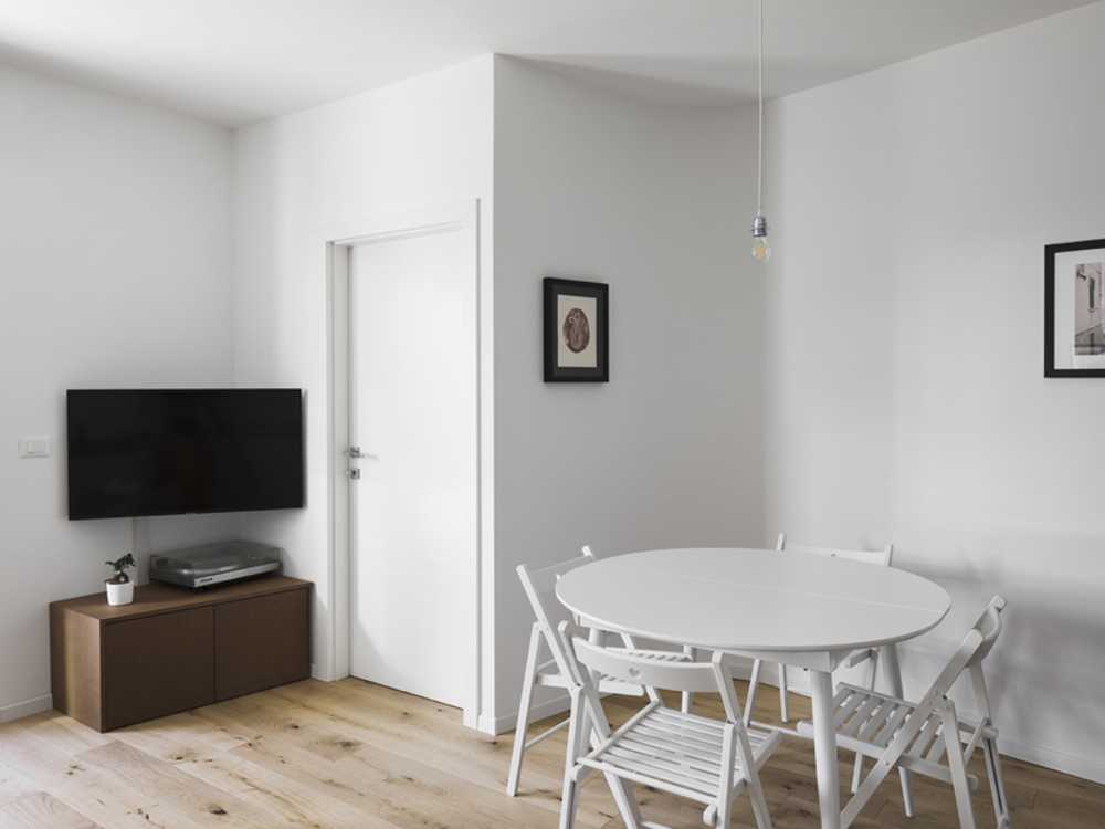 Opening of the corridor towards the living area