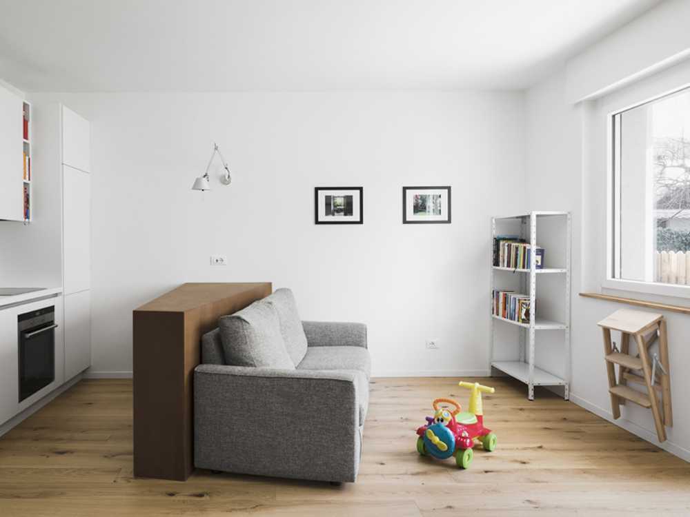 Opening of the corridor towards the living area