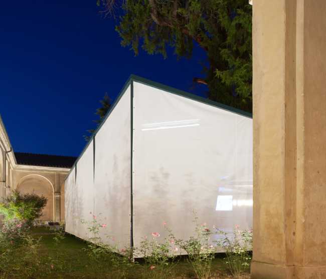 Le trasparenze notturne del padiglione