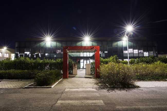 Ingresso esterno in notturna