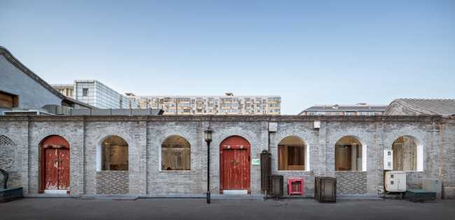 Layering Courtyard: nuovo e vecchio tra pubblico e privato