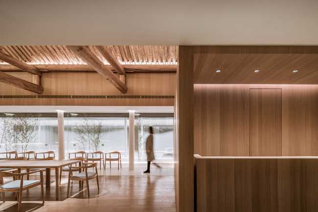 Layering Courtyard: nuovo e vecchio tra pubblico e privato