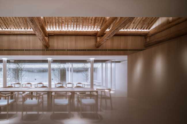 Layering Courtyard: nuovo e vecchio tra pubblico e privato
