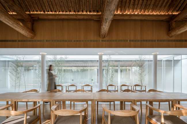 Layering Courtyard: nuovo e vecchio tra pubblico e privato