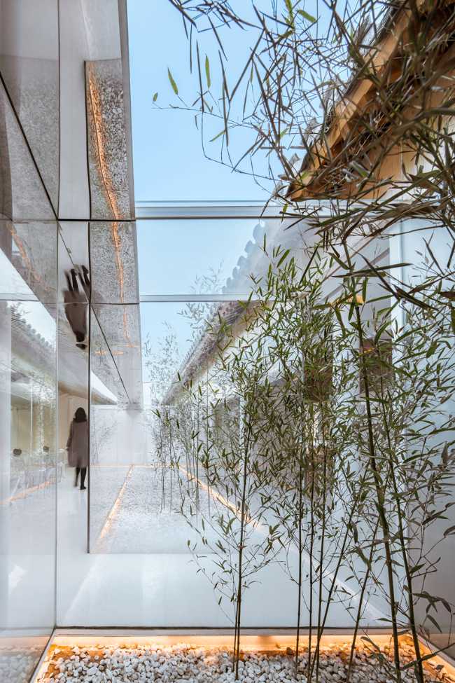 Layering Courtyard: nuovo e vecchio tra pubblico e privato