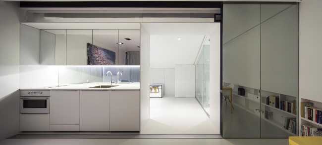 Cocina minimalista blanca