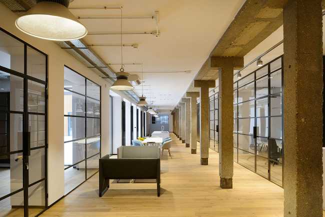 bureaux avec fermeture en verre et en fer