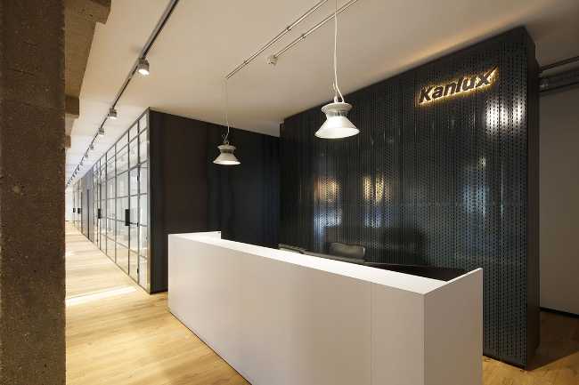 panneaux de réception blancs panneaux de sol en bois perforés